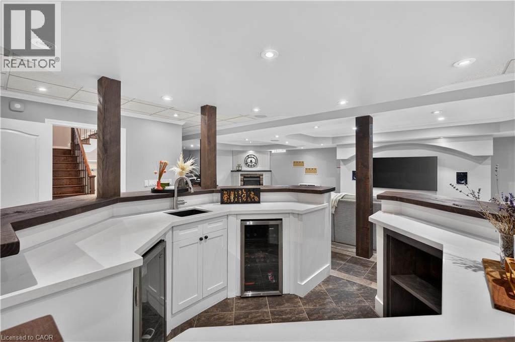 2050 15 Side Road, Milton, ON - Indoor Photo Showing Kitchen