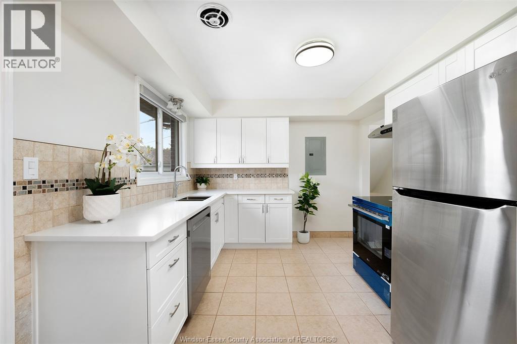 4100 Mount Royal, Windsor, ON - Indoor Photo Showing Kitchen