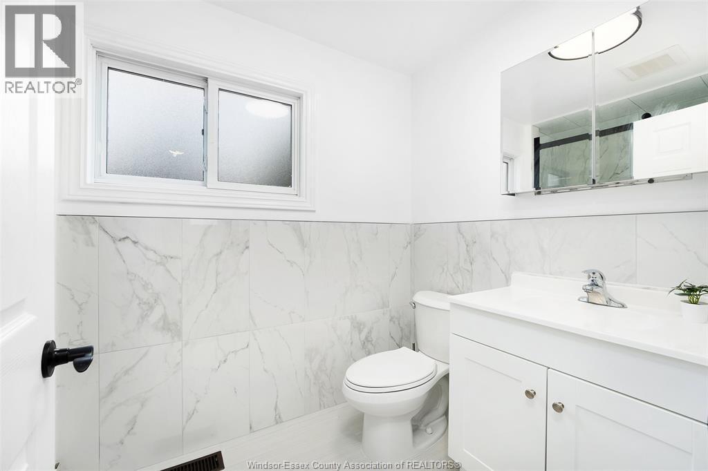 4100 Mount Royal, Windsor, ON - Indoor Photo Showing Bathroom