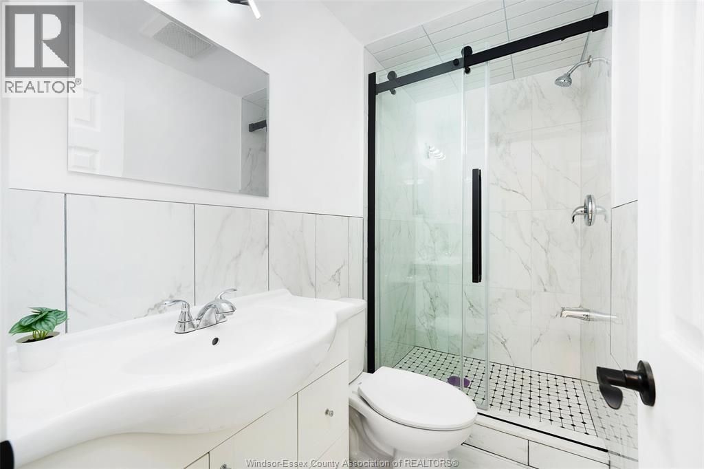 4100 Mount Royal, Windsor, ON - Indoor Photo Showing Bathroom