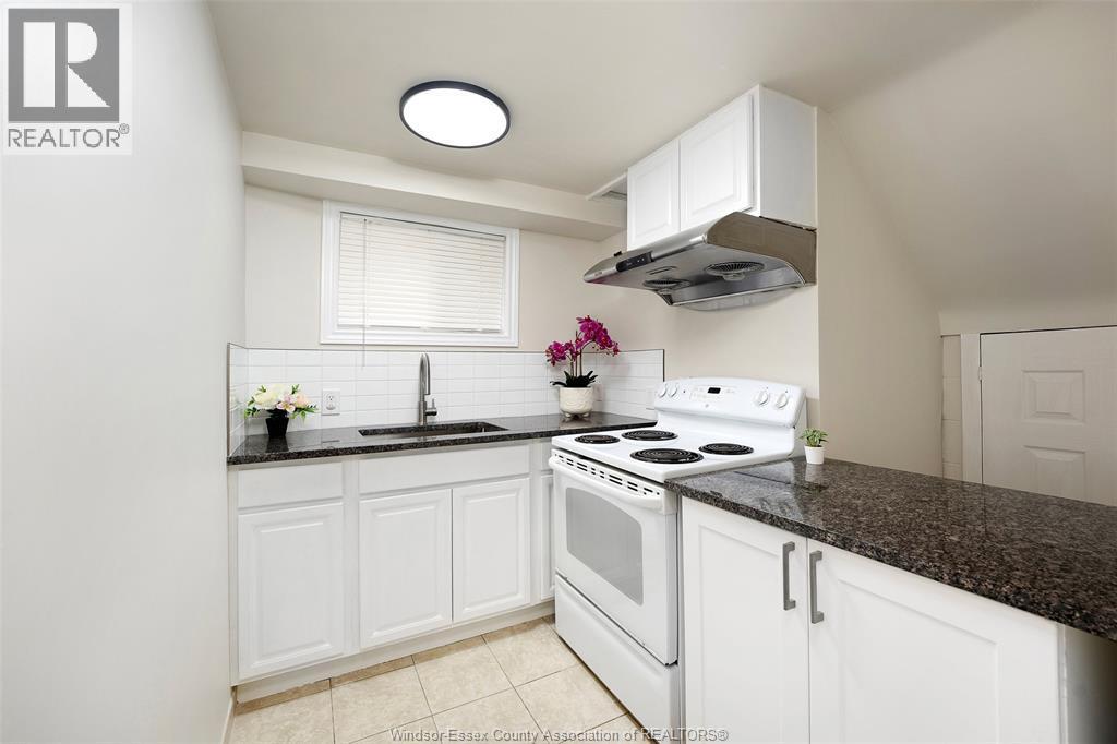 4100 Mount Royal, Windsor, ON - Indoor Photo Showing Kitchen