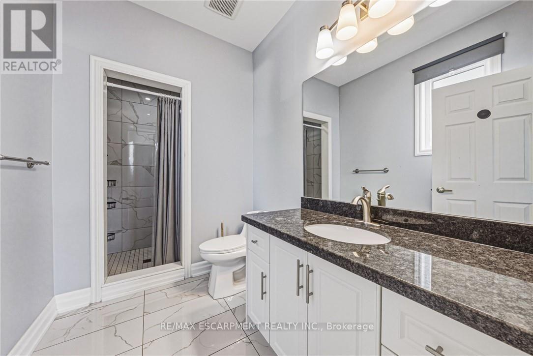 602 Cochrane Road, Hamilton, ON - Indoor Photo Showing Bathroom