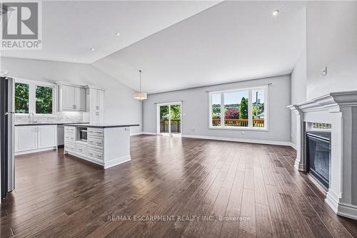 602 Cochrane Road, Hamilton, ON - Indoor Photo Showing Living Room With Fireplace