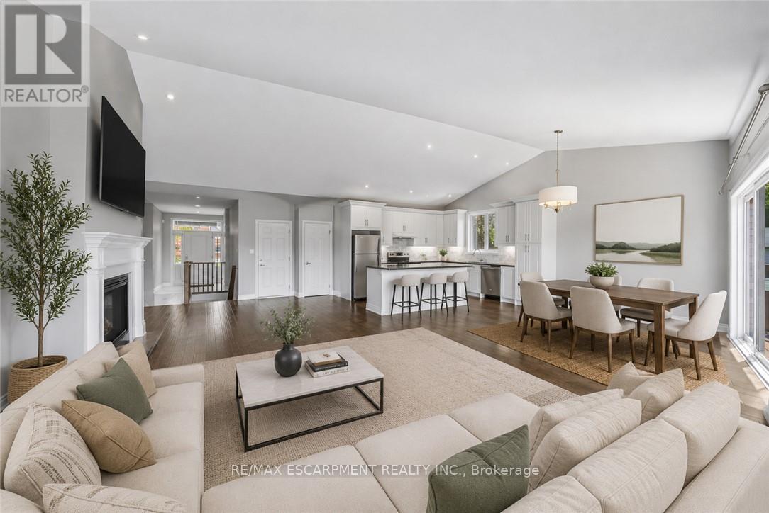 VIRTUALLY STAGED - 602 Cochrane Road, Hamilton, ON - Indoor Photo Showing Living Room