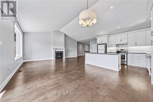 602 Cochrane Road, Hamilton, ON - Indoor Photo Showing Kitchen