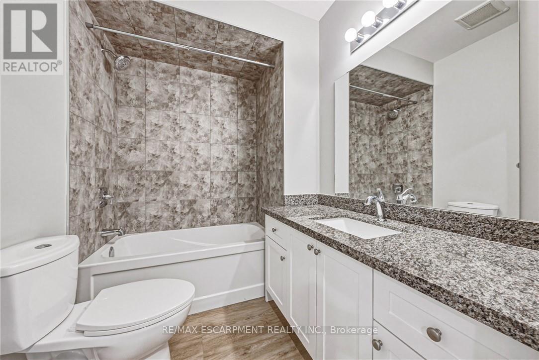 602 Cochrane Road, Hamilton, ON - Indoor Photo Showing Bathroom