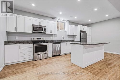 602 Cochrane Road, Hamilton, ON - Indoor Photo Showing Kitchen With Upgraded Kitchen