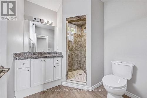 602 Cochrane Road, Hamilton, ON - Indoor Photo Showing Bathroom