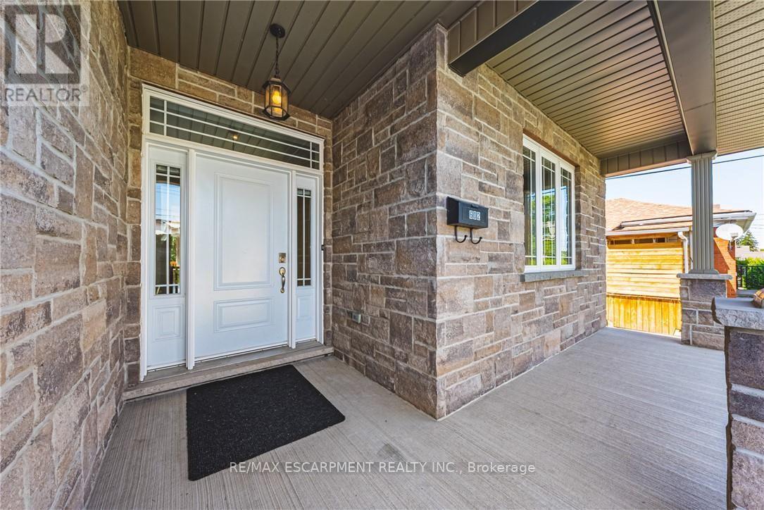 602 Cochrane Road, Hamilton, ON - Outdoor With Deck Patio Veranda With Exterior