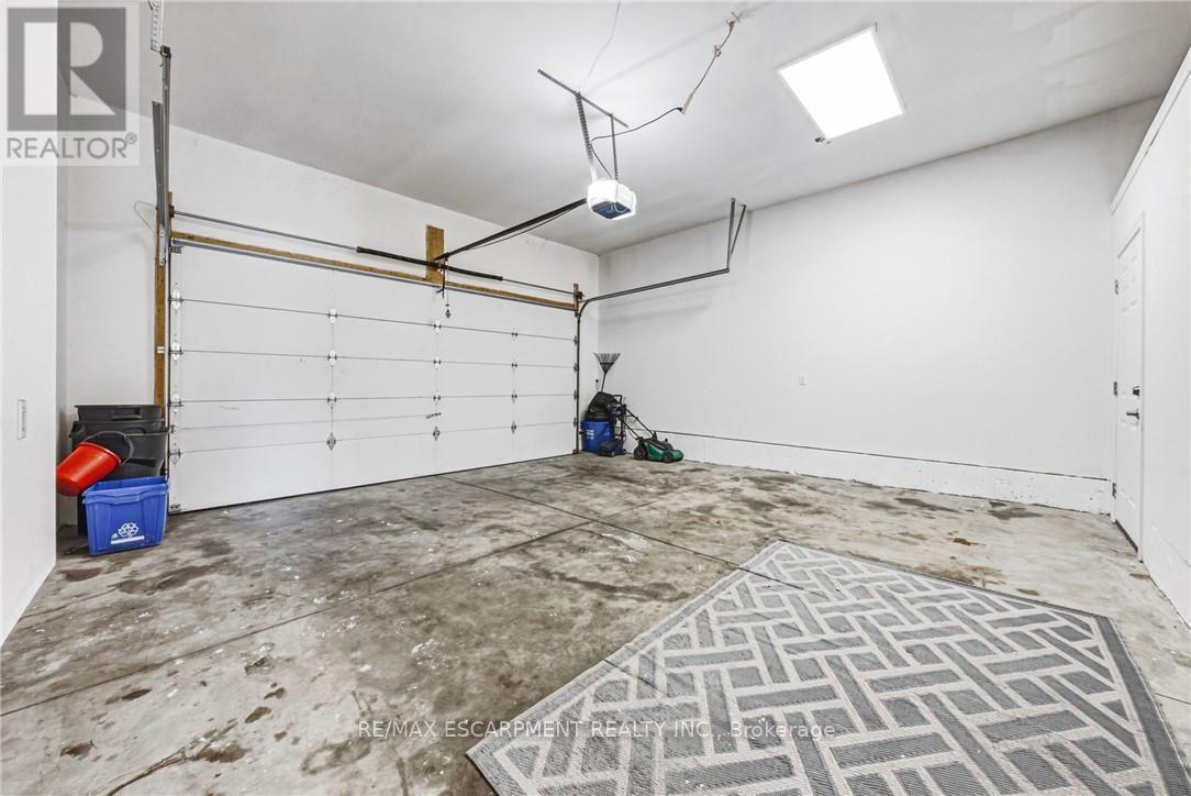 602 Cochrane Road, Hamilton, ON - Indoor Photo Showing Garage