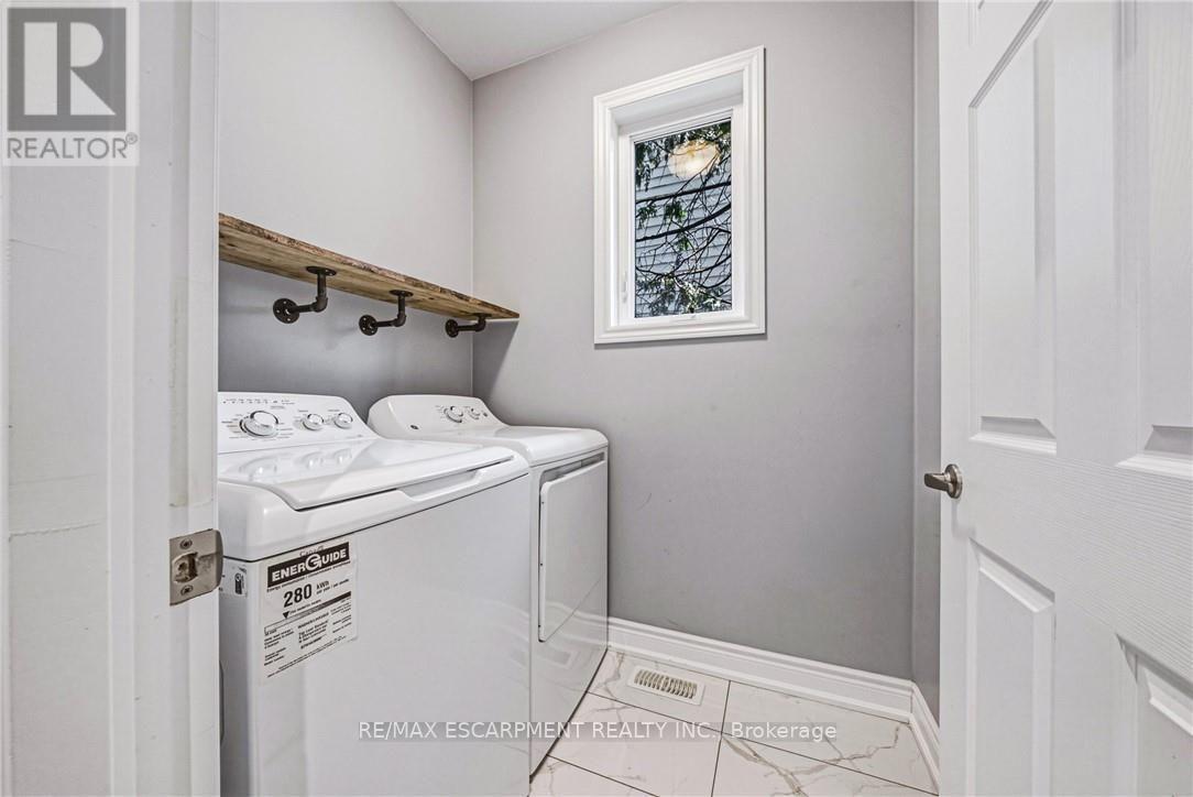 602 Cochrane Road, Hamilton, ON - Indoor Photo Showing Laundry Room