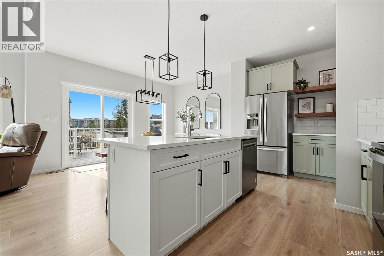 5209 E Green Crescent, Regina, SK - Indoor Photo Showing Kitchen With Stainless Steel Kitchen With Upgraded Kitchen