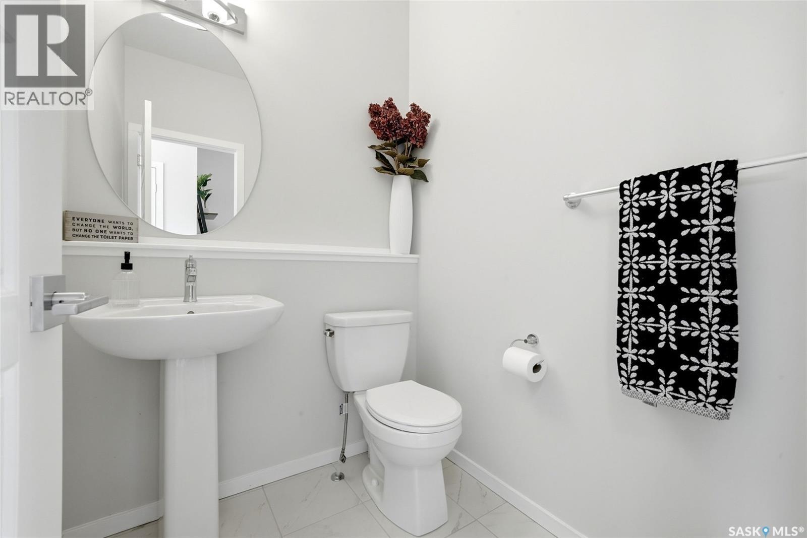 5209 E Green Crescent, Regina, SK - Indoor Photo Showing Bathroom