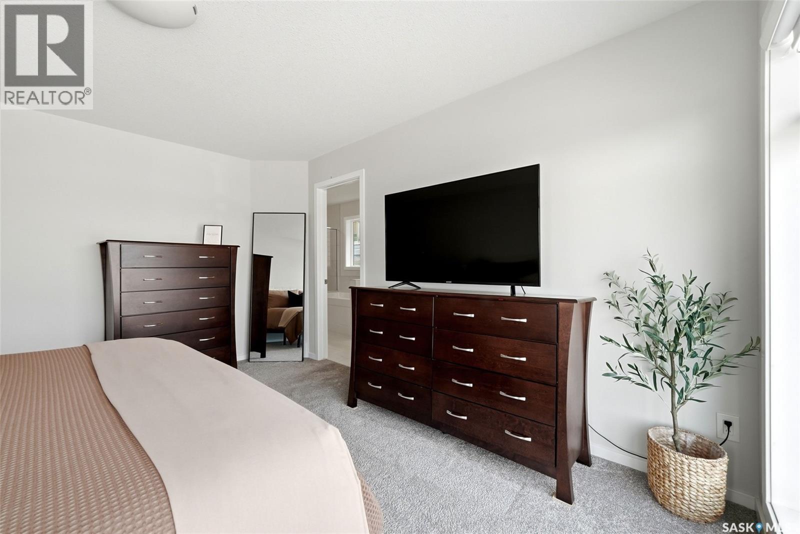 5209 E Green Crescent, Regina, SK - Indoor Photo Showing Bedroom