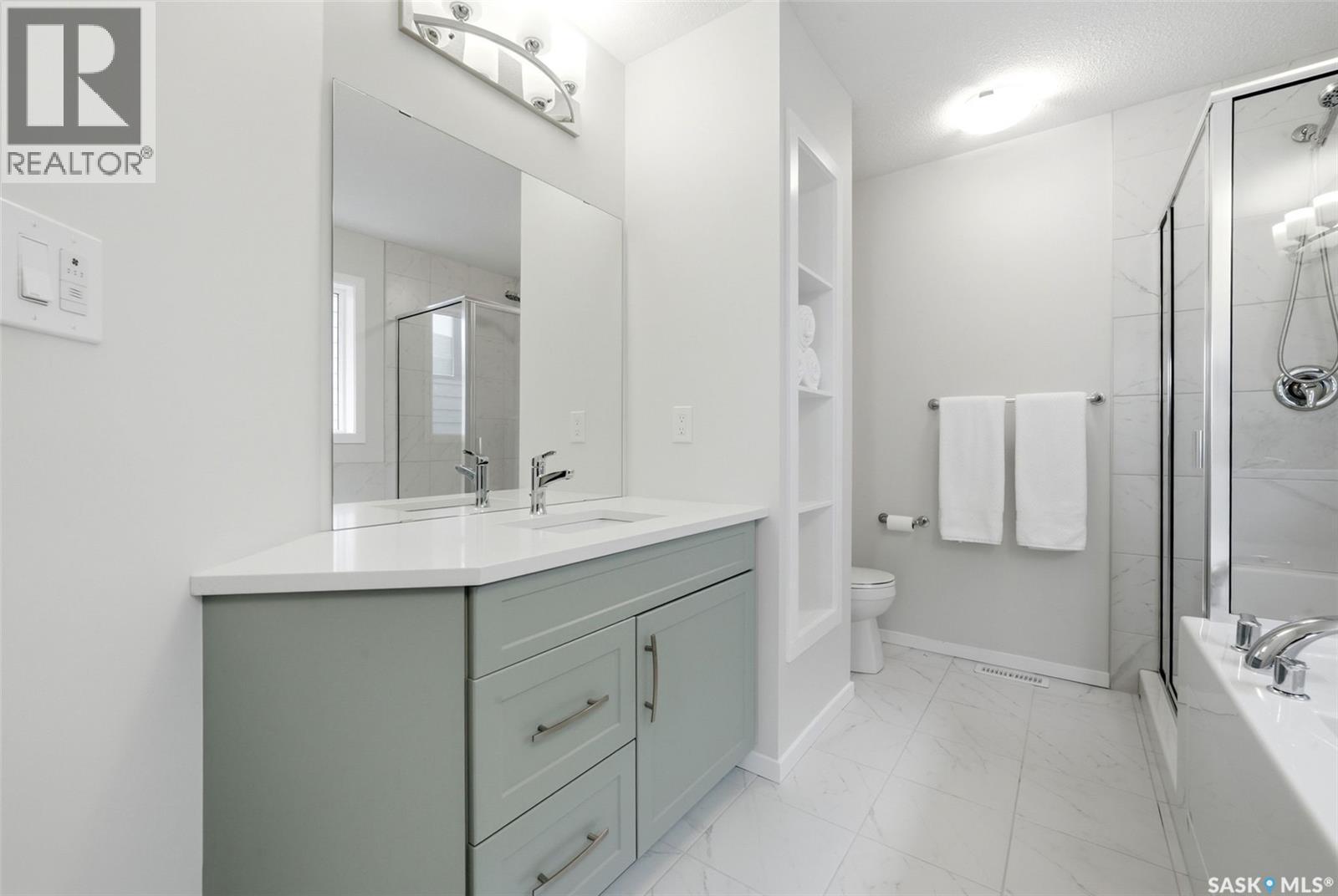 5209 E Green Crescent, Regina, SK - Indoor Photo Showing Bathroom