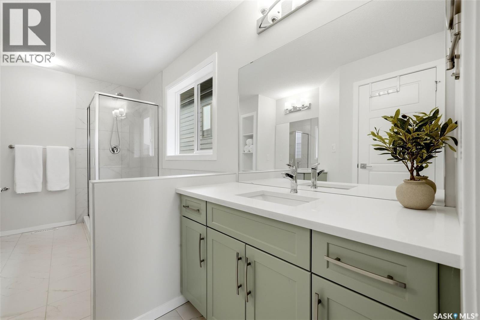 5209 E Green Crescent, Regina, SK - Indoor Photo Showing Bathroom