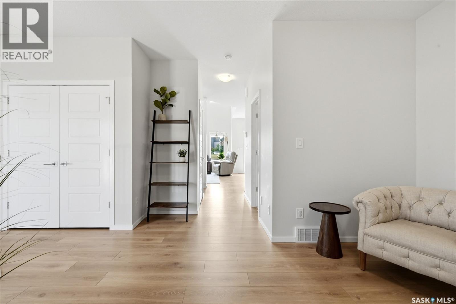 5209 E Green Crescent, Regina, SK - Indoor