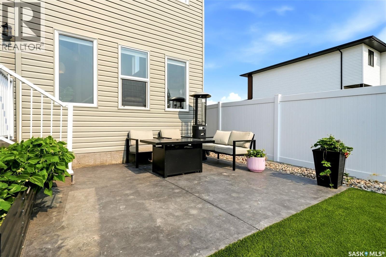 5209 E Green Crescent, Regina, SK - Outdoor With Exterior