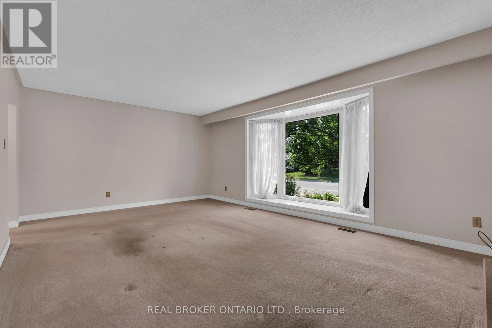 277 Cook Street, Barrie, ON - Indoor Photo Showing Other Room