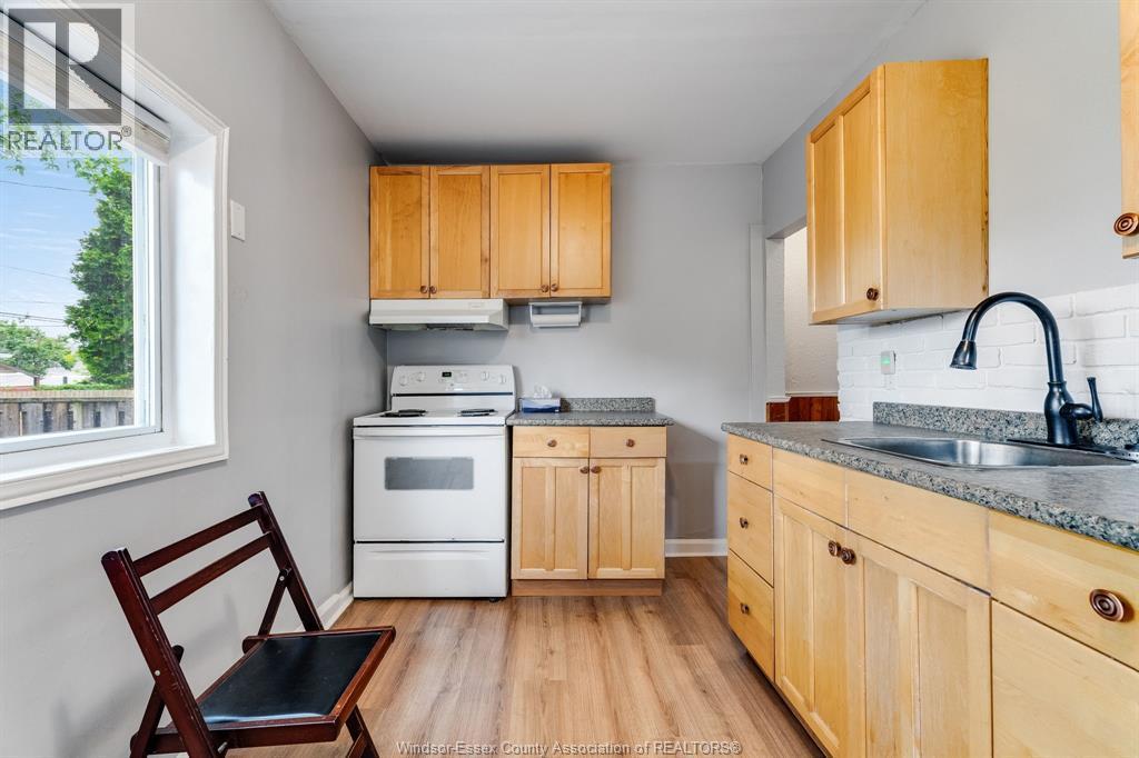 1563 Albert Road, Windsor, ON - Indoor Photo Showing Kitchen