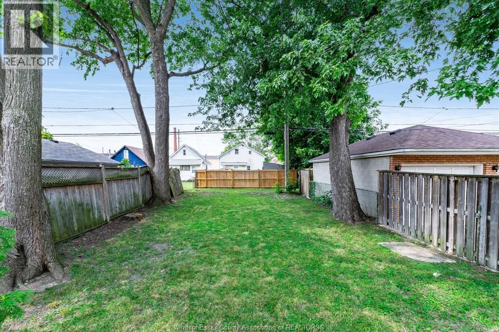 1563 Albert Road, Windsor, ON - Outdoor