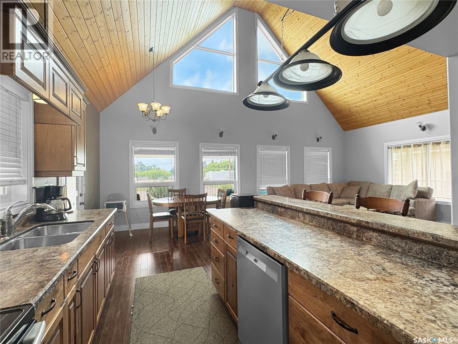 412 Birch Drive, Maidstone, SK - Indoor Photo Showing Kitchen With Double Sink