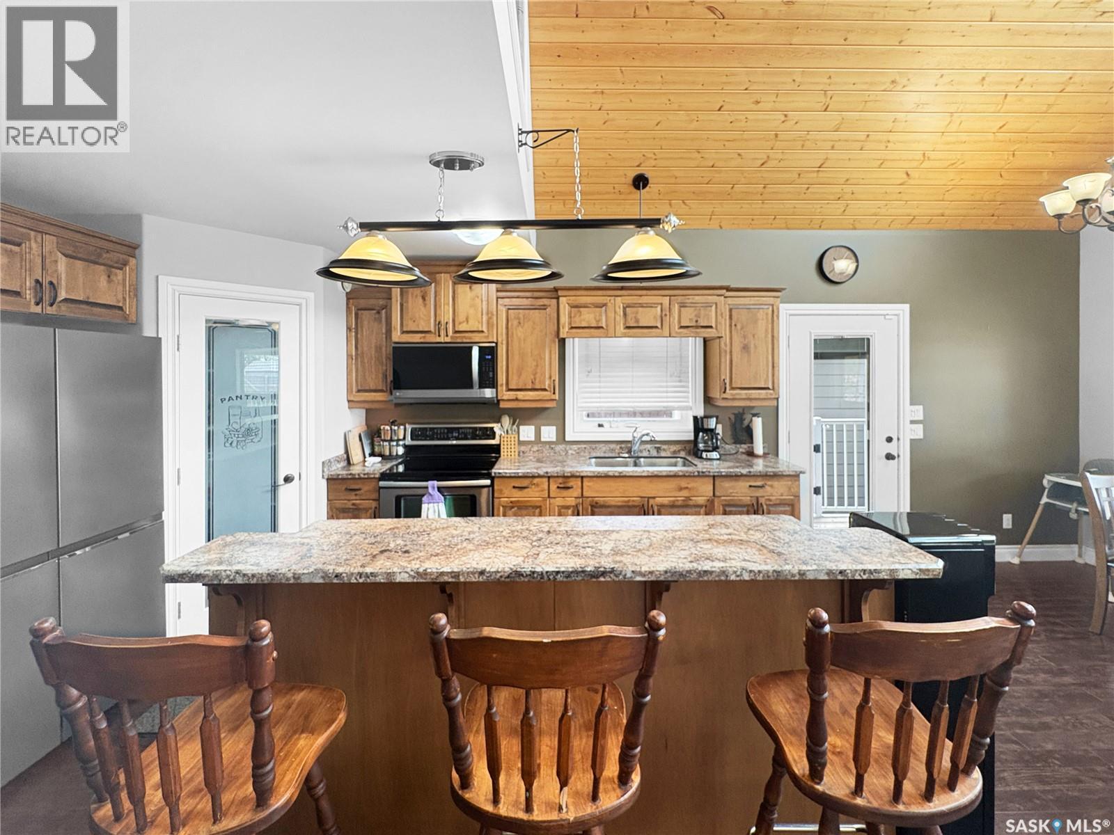 412 Birch Drive, Maidstone, SK - Indoor Photo Showing Kitchen With Double Sink