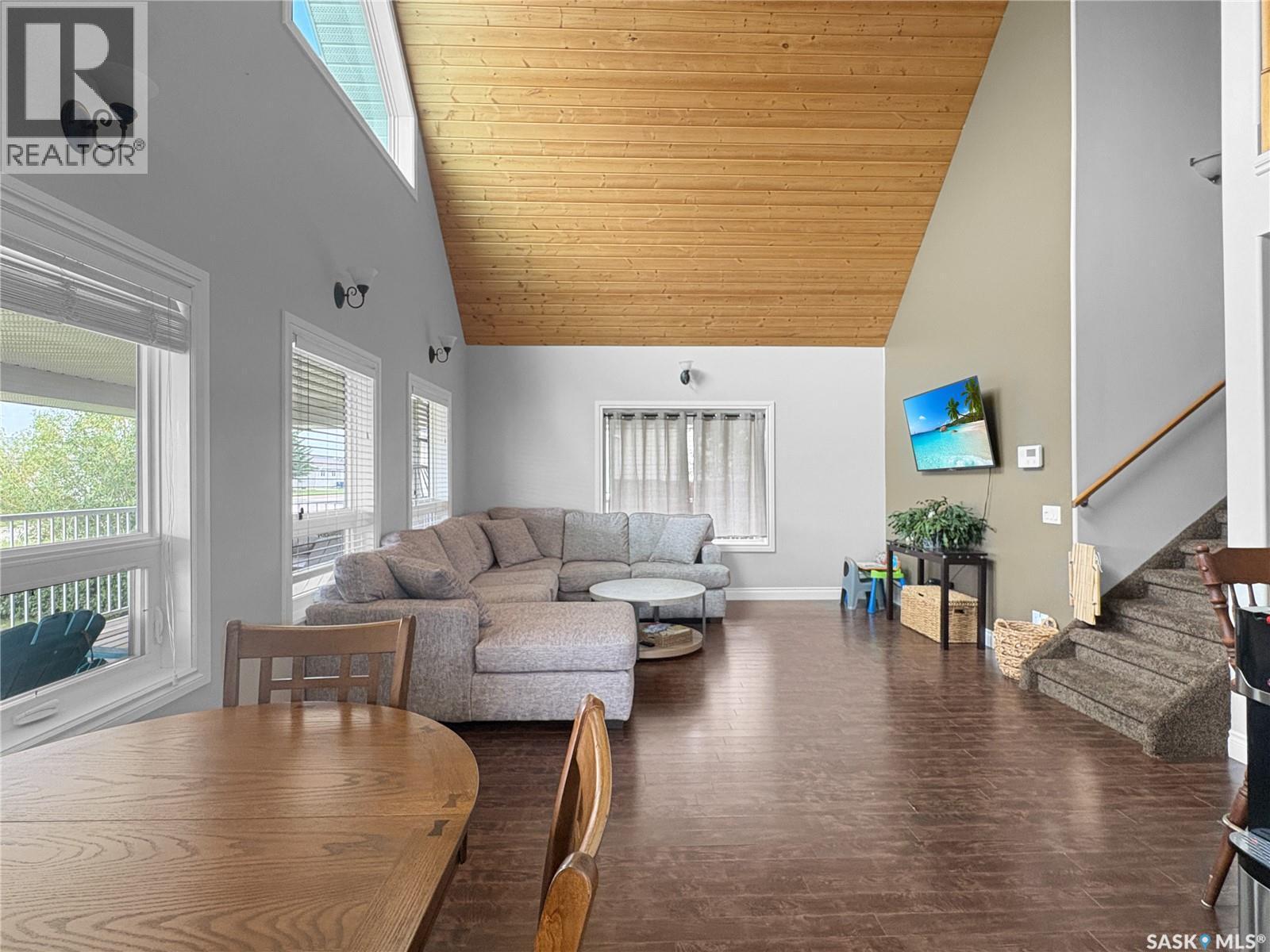 412 Birch Drive, Maidstone, SK - Indoor Photo Showing Living Room