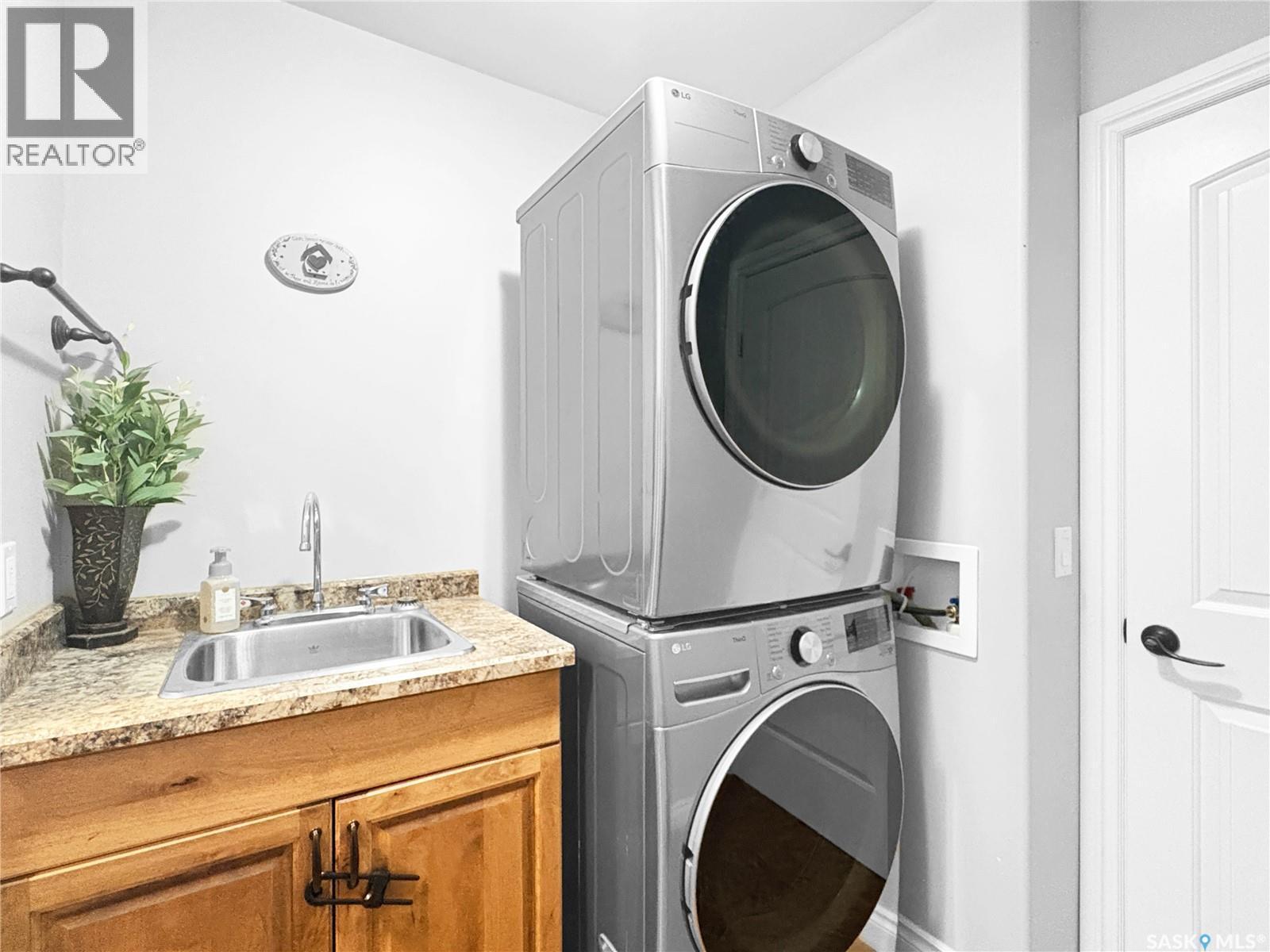 412 Birch Drive, Maidstone, SK - Indoor Photo Showing Laundry Room