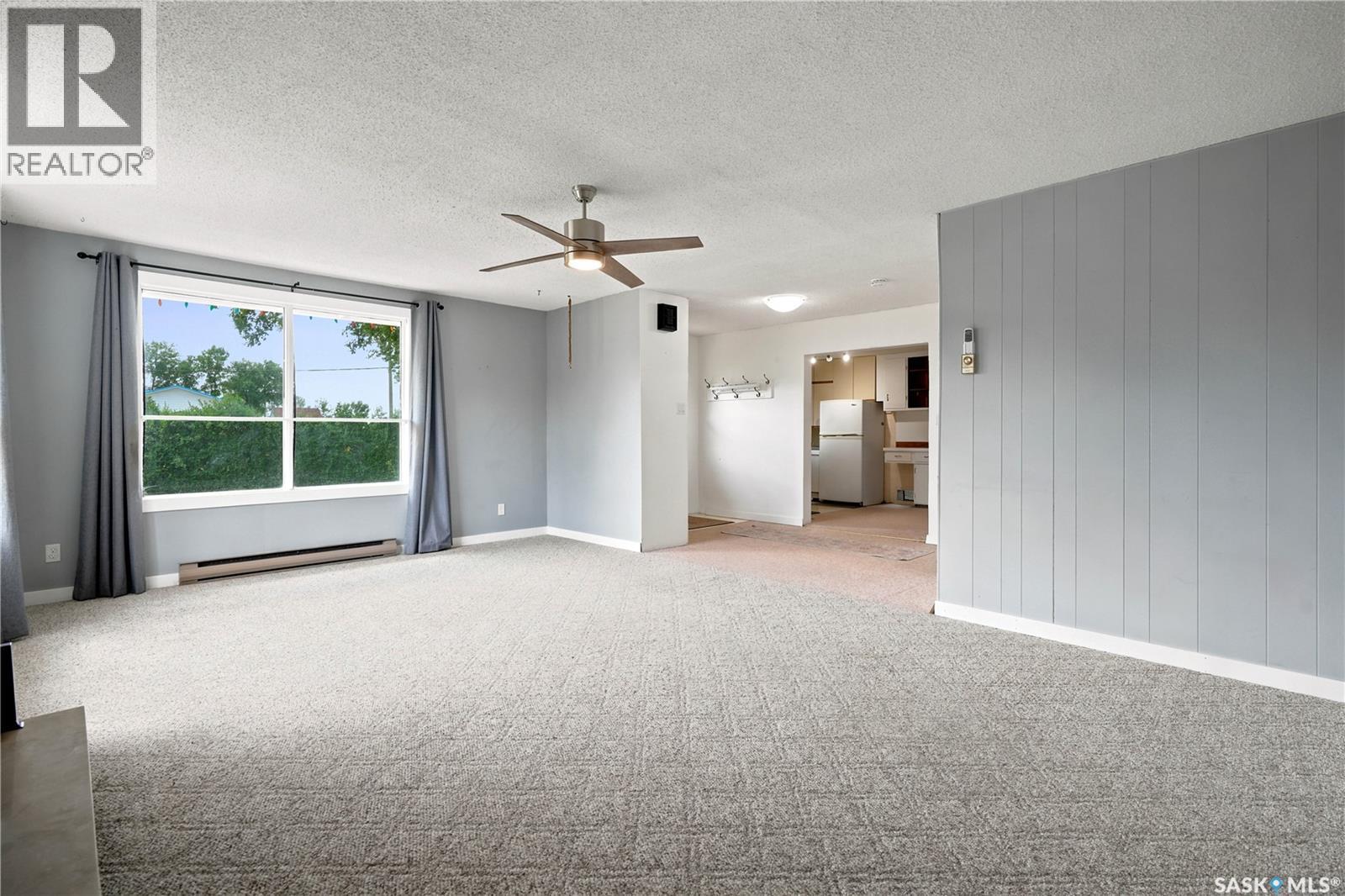 54 Hill Street, Eyebrow, SK - Indoor Photo Showing Other Room