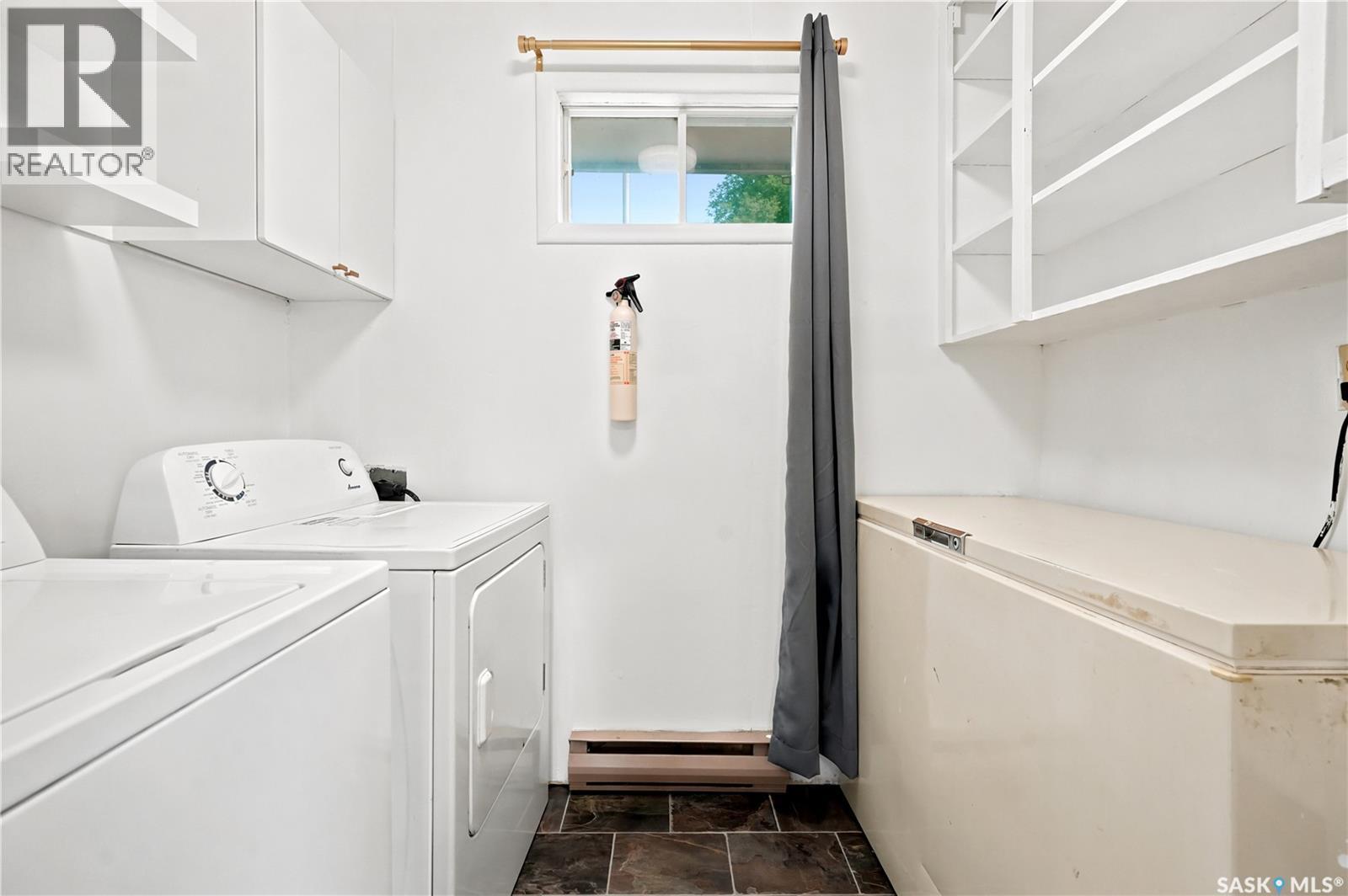 54 Hill Street, Eyebrow, SK - Indoor Photo Showing Laundry Room
