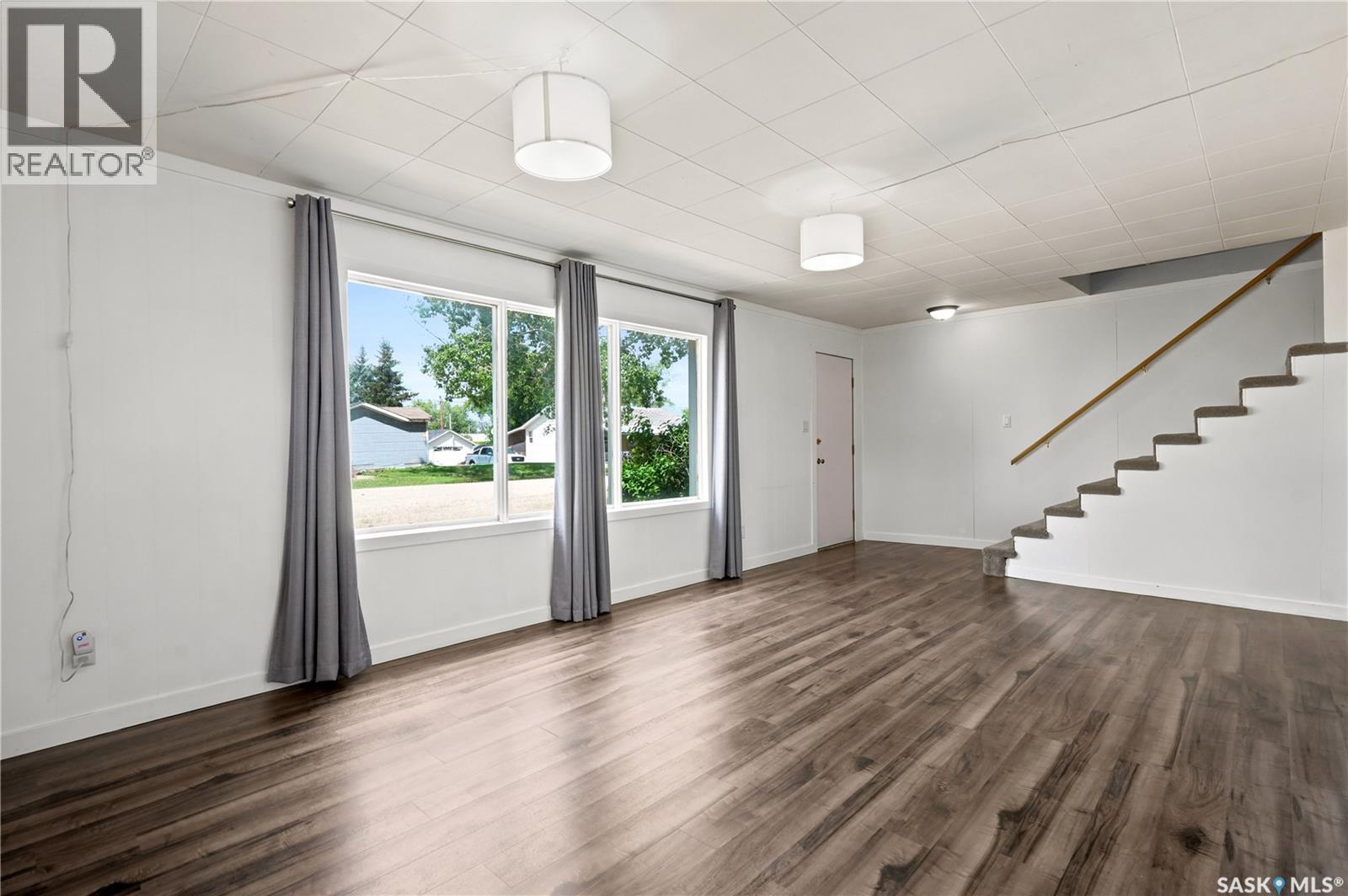 54 Hill Street, Eyebrow, SK - Indoor Photo Showing Other Room