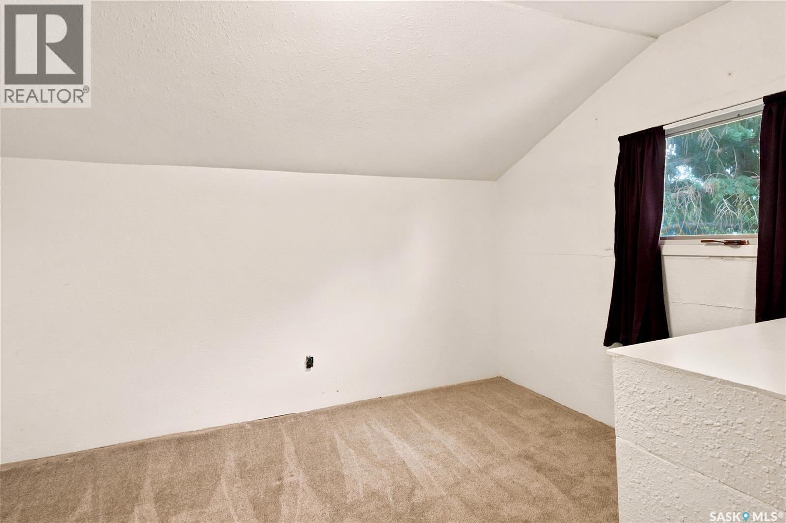 54 Hill Street, Eyebrow, SK - Indoor Photo Showing Other Room