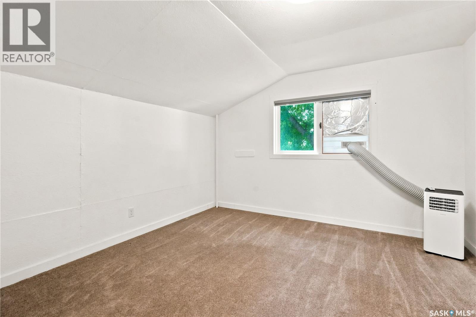 54 Hill Street, Eyebrow, SK - Indoor Photo Showing Other Room