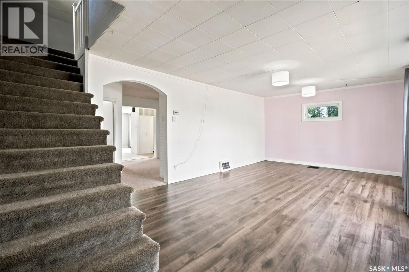 54 Hill Street, Eyebrow, SK - Indoor Photo Showing Other Room