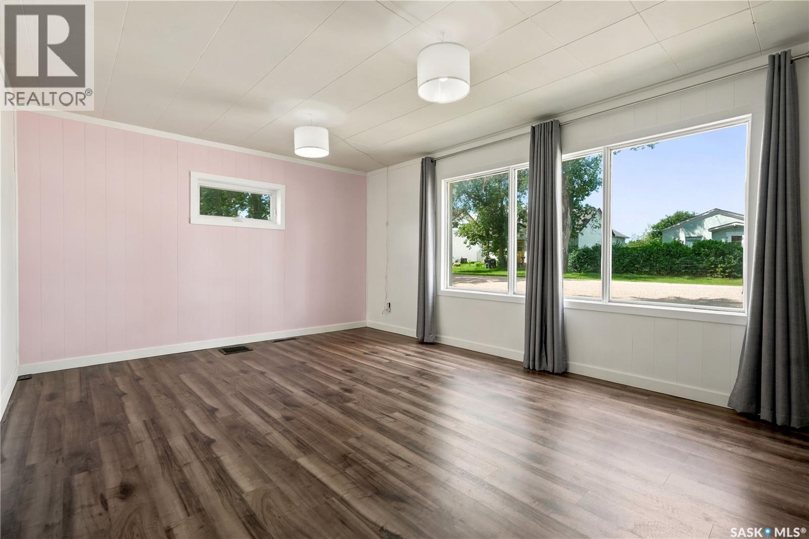 54 Hill Street, Eyebrow, SK - Indoor Photo Showing Other Room