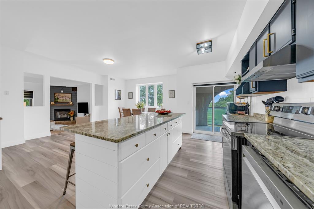 306-4850 Grand Boulevard, Windsor, ON - Indoor Photo Showing Kitchen