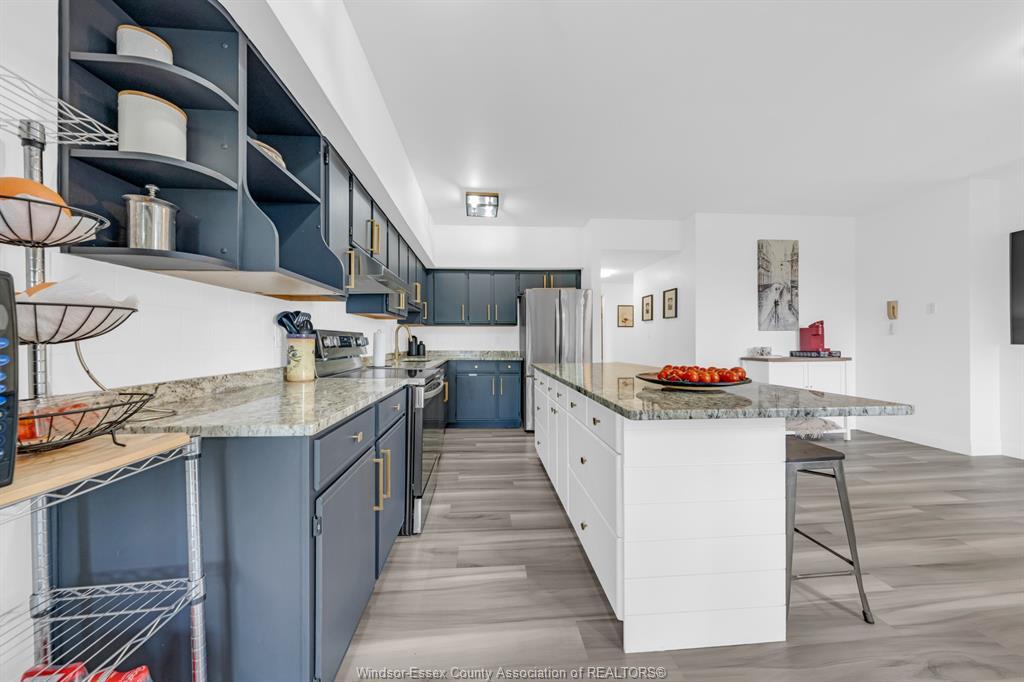306-4850 Grand Boulevard, Windsor, ON - Indoor Photo Showing Kitchen With Upgraded Kitchen