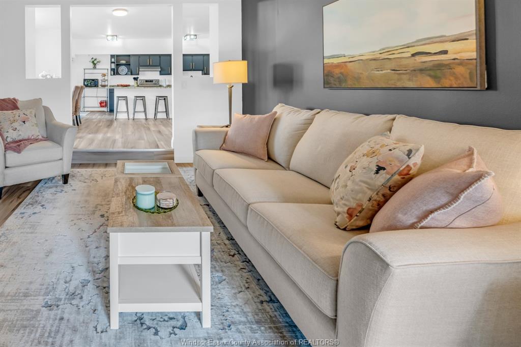 306-4850 Grand Boulevard, Windsor, ON - Indoor Photo Showing Living Room