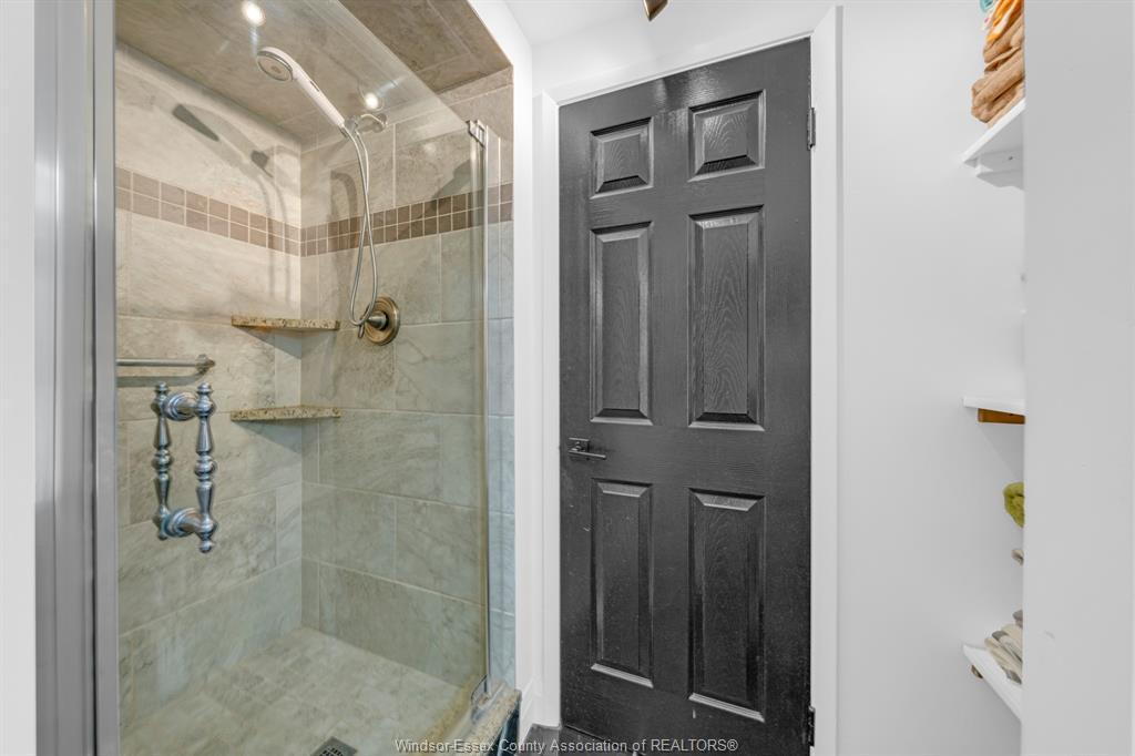 306-4850 Grand Boulevard, Windsor, ON - Indoor Photo Showing Bathroom