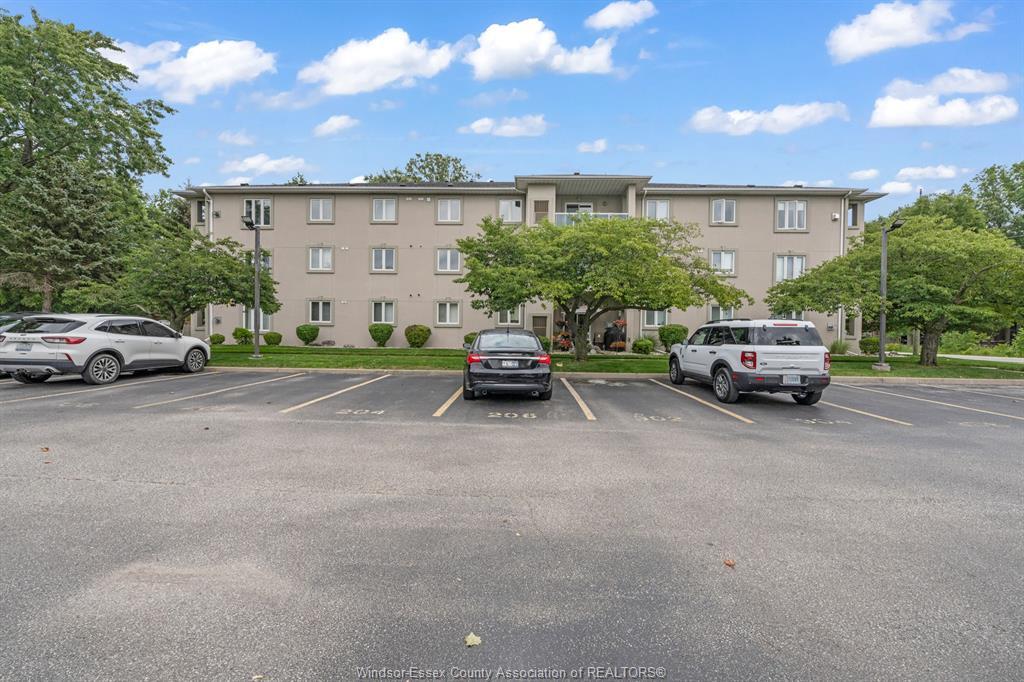 306-4850 Grand Boulevard, Windsor, ON - Outdoor