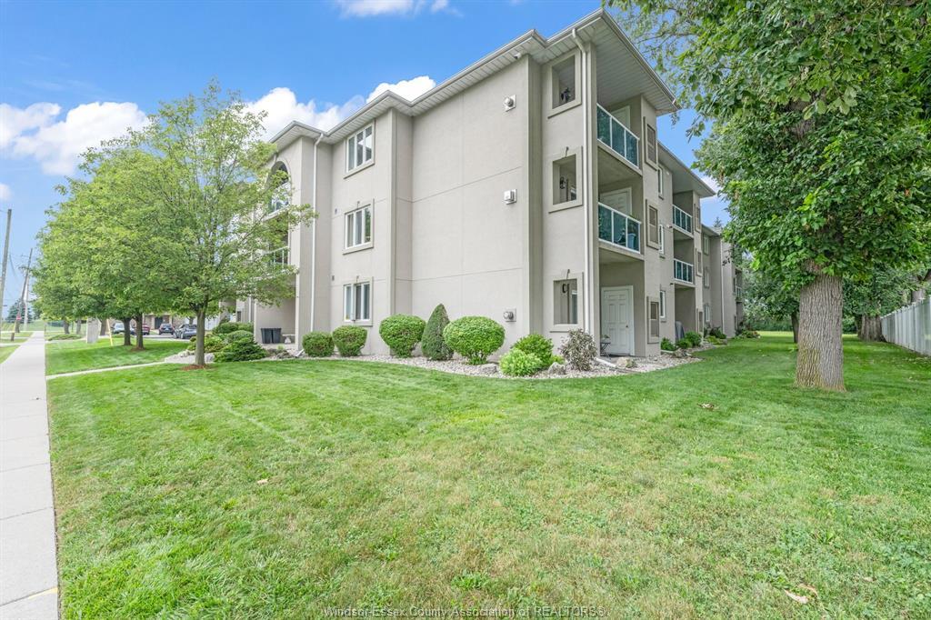 306-4850 Grand Boulevard, Windsor, ON - Outdoor