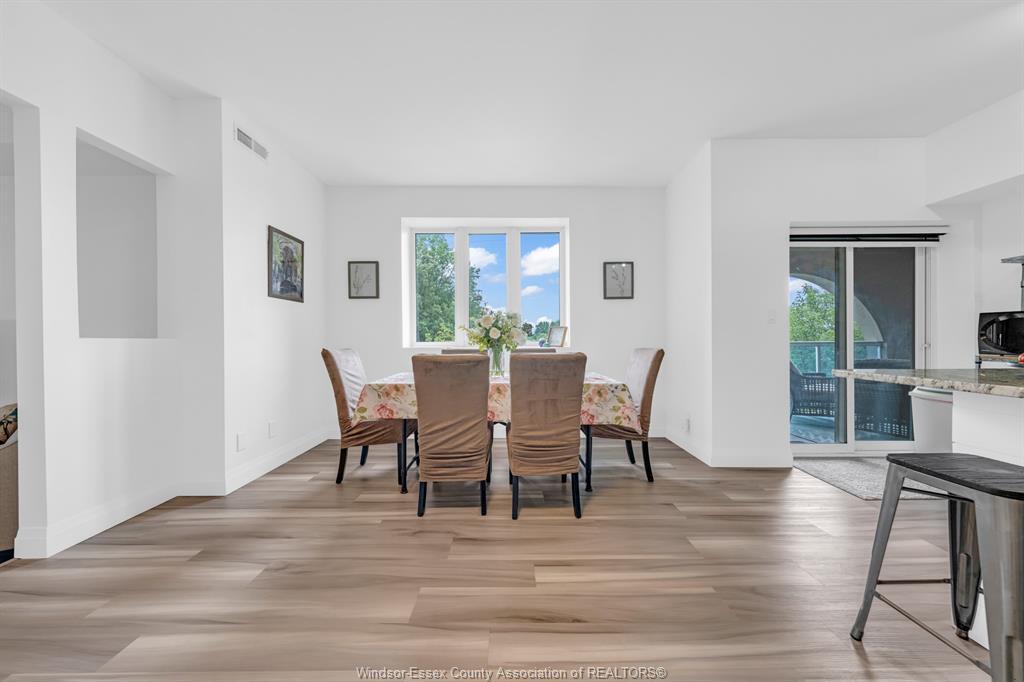 306-4850 Grand Boulevard, Windsor, ON - Indoor Photo Showing Dining Room