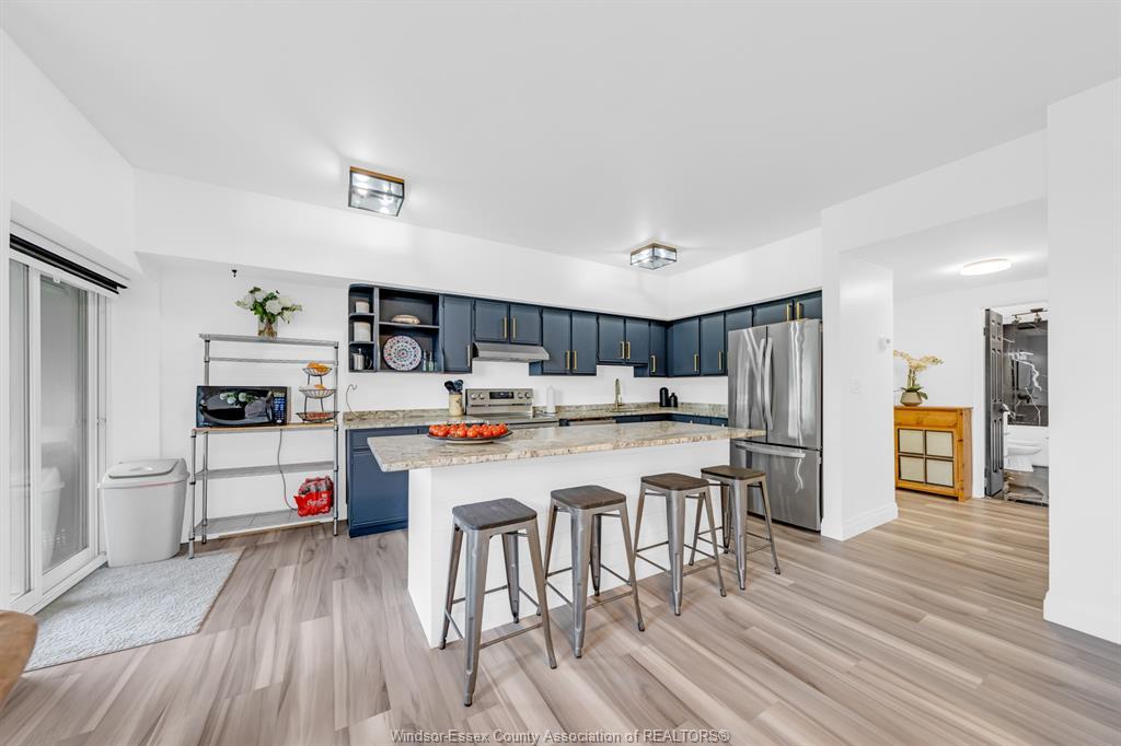 306-4850 Grand Boulevard, Windsor, ON - Indoor Photo Showing Kitchen