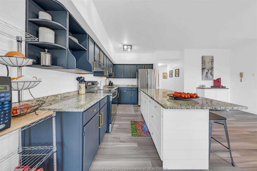306-4850 Grand Boulevard, Windsor, ON - Indoor Photo Showing Kitchen