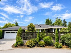 5256 Del Monte Ave Saanich, BC V8Y 1X2