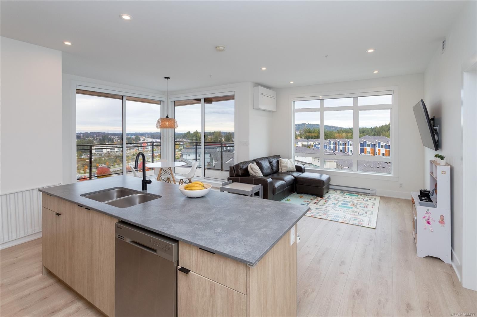 #314-1110 Samar Cres, Langford, BC - Indoor Photo Showing Kitchen With Double Sink