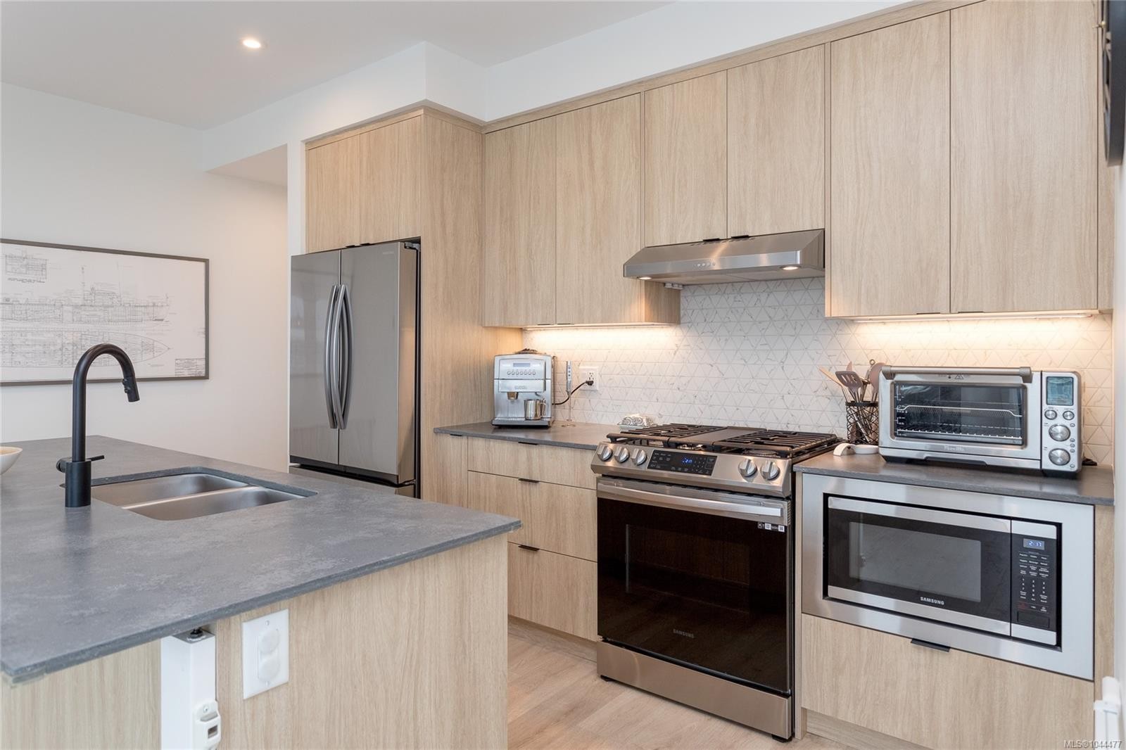 #314-1110 Samar Cres, Langford, BC - Indoor Photo Showing Kitchen With Double Sink