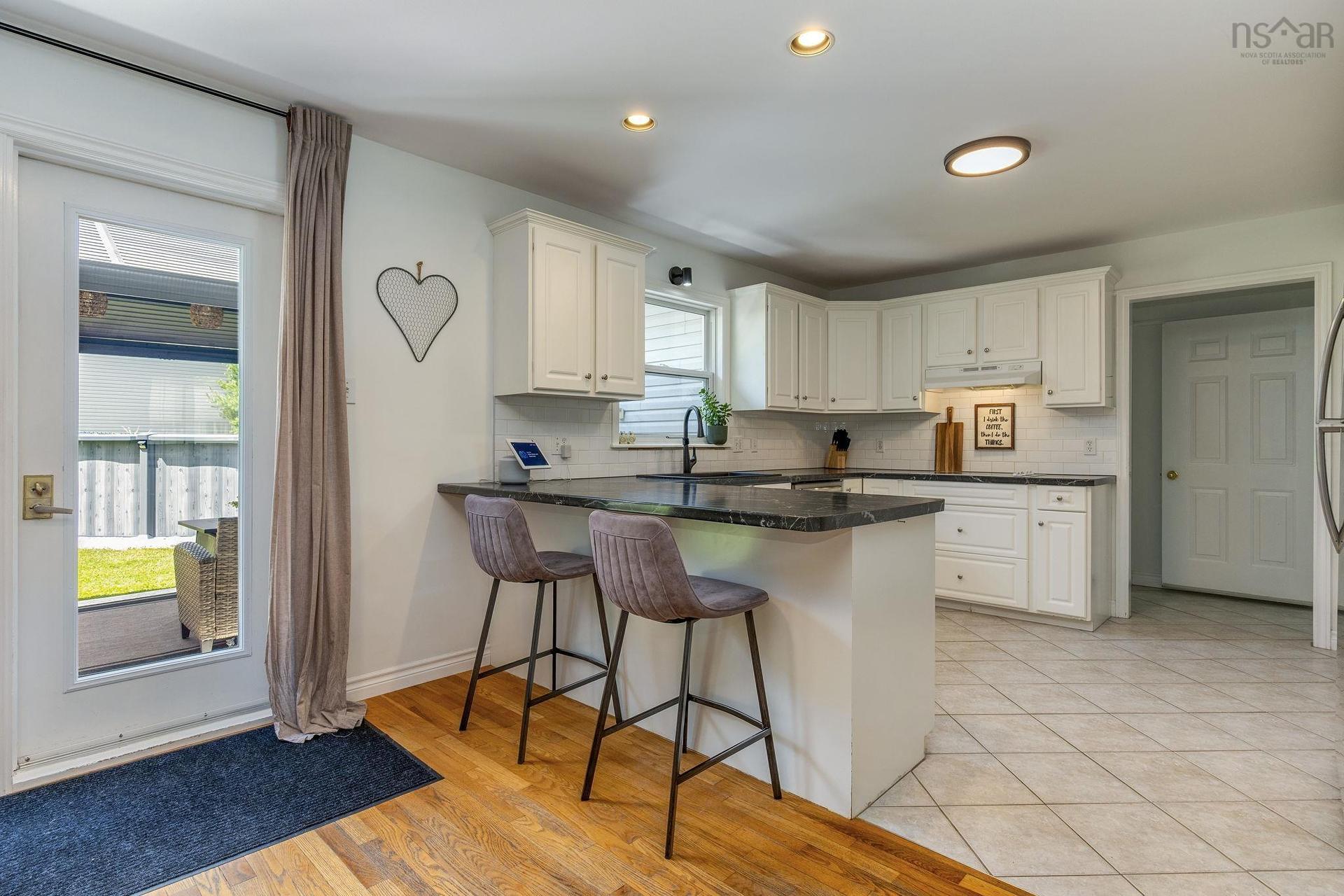 10 Brookside Avenue, Lantz, NS - Indoor Photo Showing Kitchen