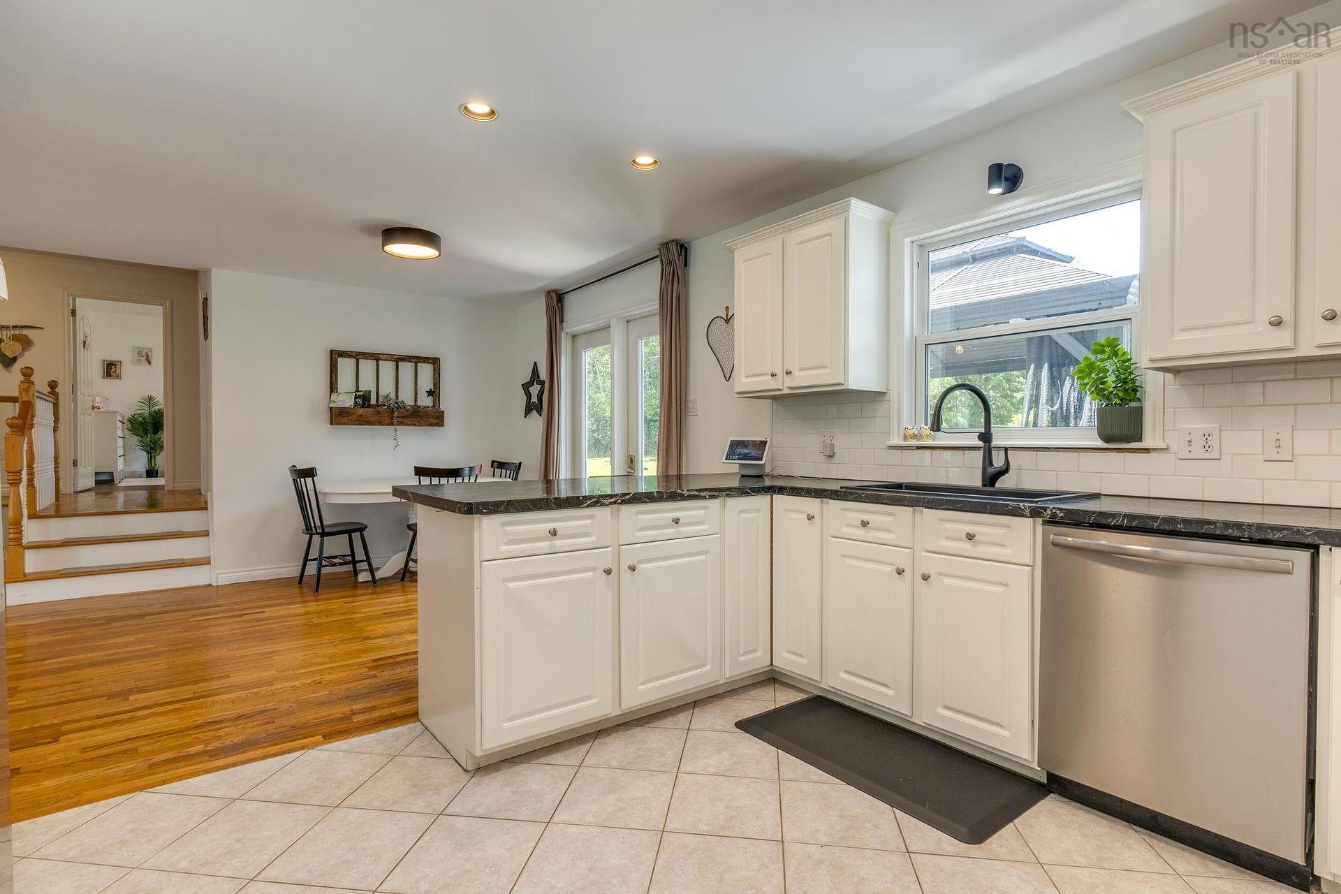 10 Brookside Avenue, Lantz, NS - Indoor Photo Showing Kitchen
